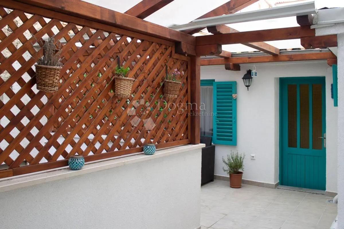 Apartman u srcu Pule s ugodnom terasom - cover