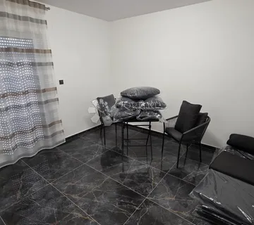 Ekskluzivna obiteljska kuća s uređenim dvorištem i vrhunskom opremom - cover