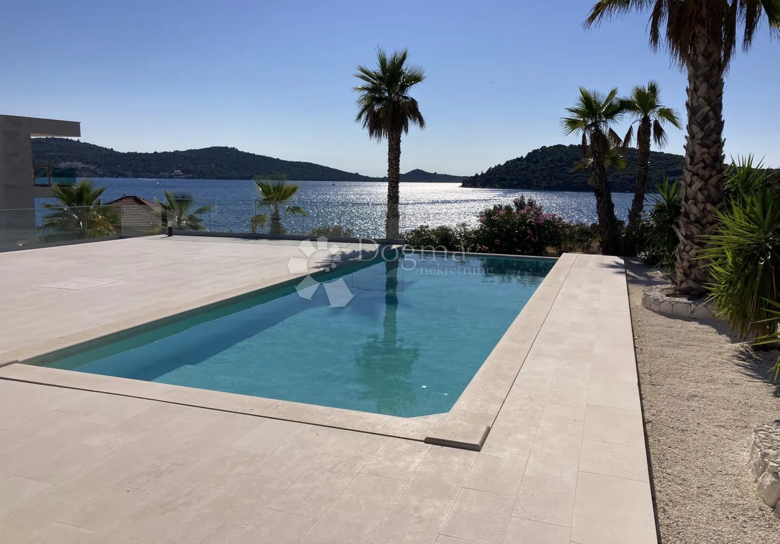 LUKSUZNI APARTMAN UZ MORE B1 - cover