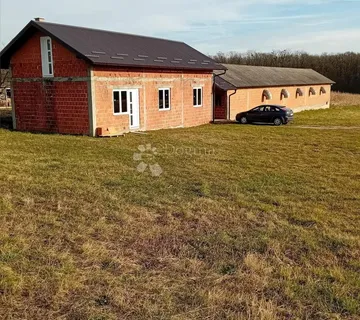 Gospodarski objekt na parceli 12.377 m²-Poljana Križevačka - cover