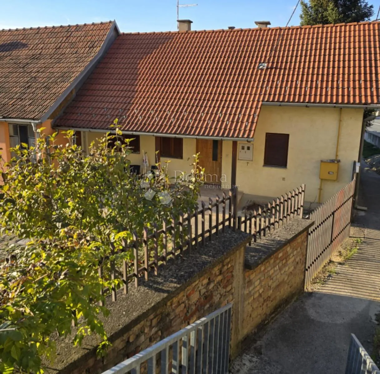 Idealna za obitelj ili ulaganje – kuća s okućnicom na Dunavu - cover