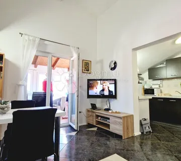 Apartman s terasom -blizu mora- u Vinkuranu - cover