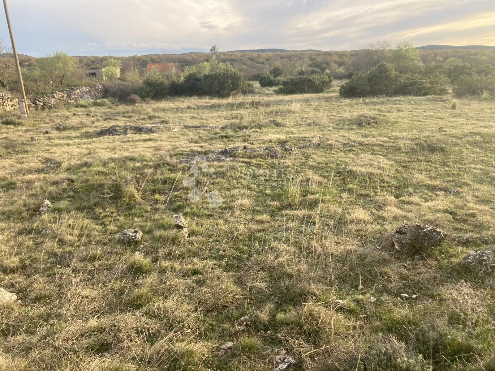 INVESTITORI PRILIKA: Građevinska parcela u zaleđu Vodica - cover