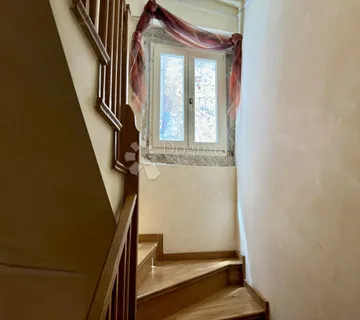 ROVINJ - KUĆA SA ŠEST APARTMANA U SRCU STAROG GRADA - cover
