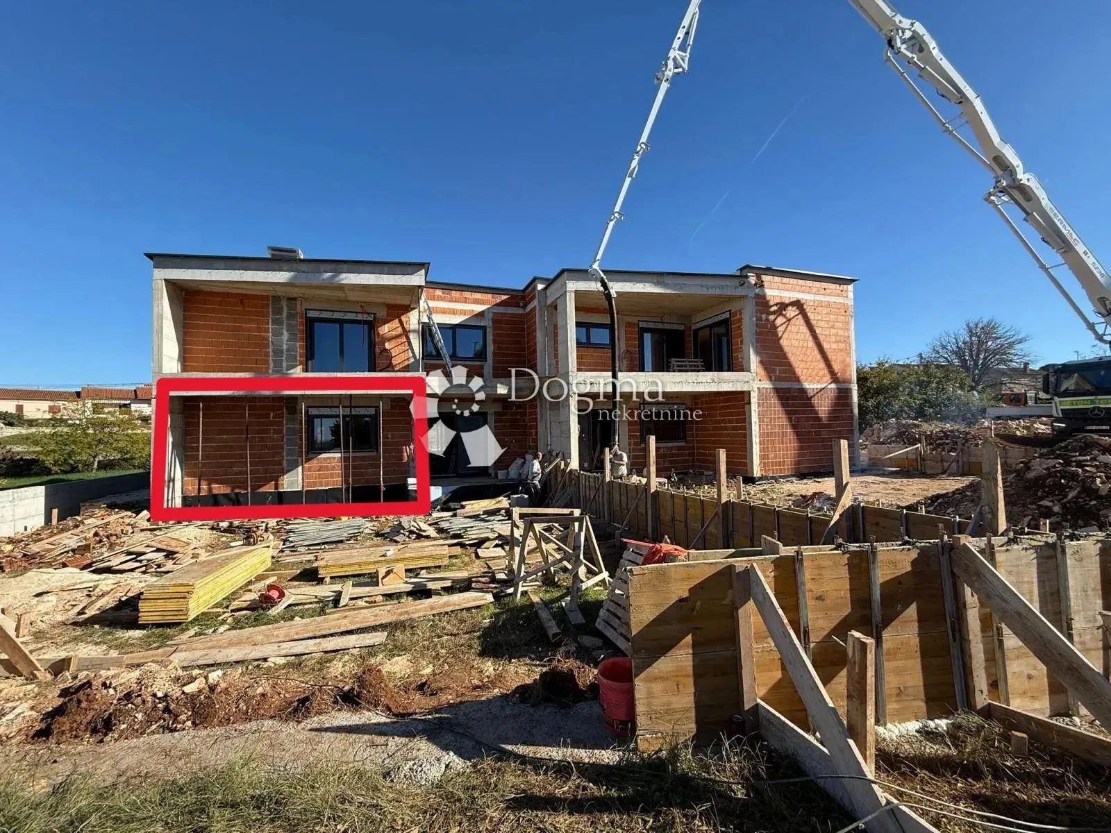 ODLIČAN STAN U NOVOGRADNJI U PRIZEMLJU - cover