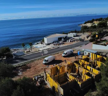 PRIMOŠTEN- PRIZEMLJE PRVI RED DO MORA - cover