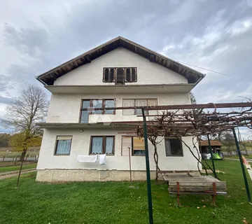 PROSTRANA KUĆA SA GOSPODARSKIM ZGRADAMA - cover