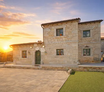 Kamena ljepotica nedaleko od Poreča - cover