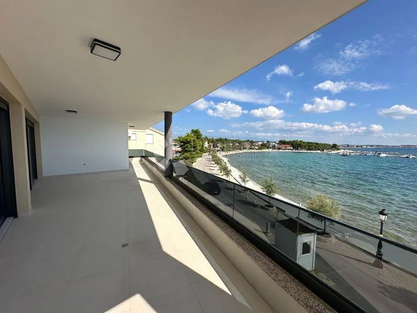 Luksuzni apartman na moru - cover