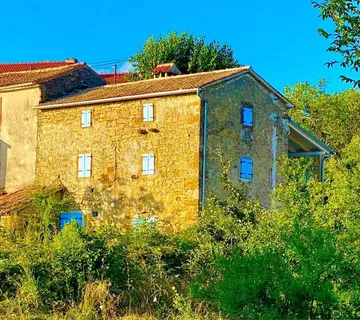 Draguć - kuća i pomoćni objekt s prekrasnim pogledom  - cover