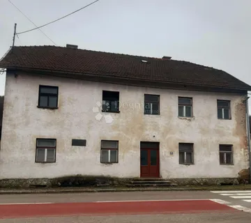 Kuća za adaptaciju u Drežnici sa 8 stanova - cover
