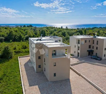 PENTHOUSE NA 2.KATU MODERNE NOVOGRADNJE BLIZU MORA! - cover