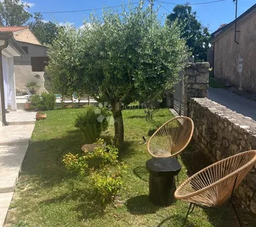 LUPOGLAV -KUĆA SA BAZENOM - cover