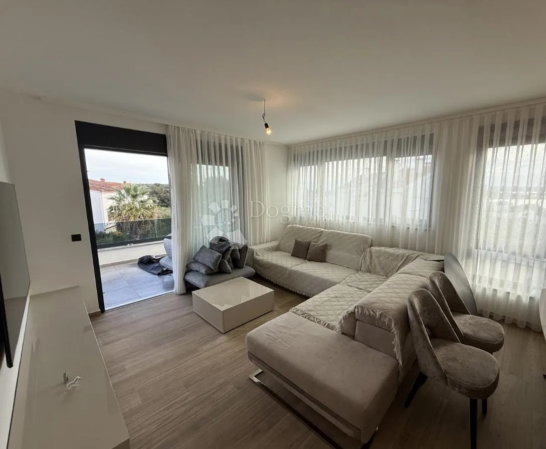 NAMJEŠTEN APARTMAN UZ MORE SUKOŠAN - cover