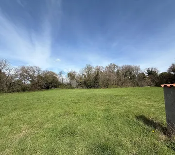 Zemljište s ishodovanom građevinskom dozvolom za gradnju zgrade s četiri stambene jedinice - cover