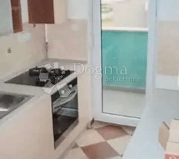 Stan s Dvije Terase u Maloj Stambenoj Zgradi u Oporovcu - cover