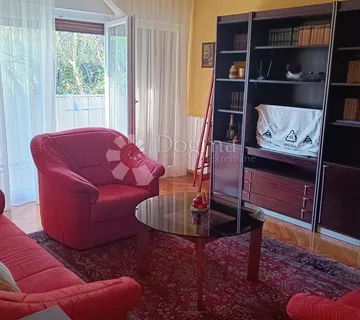 Top lokacija! Namješten stan s balkonom, nova fasada, centralno - cover