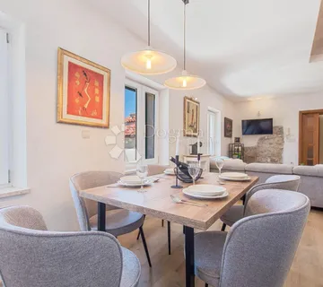 Trosoban stan u strogom centru! - cover