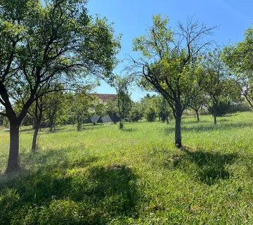 Zemljište s potencijalom: gradnja, sadnja, turizam - top prilika! - cover