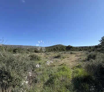 Dubrava kod Šibenika, građevinsko zemljište, mir blizu grada - cover