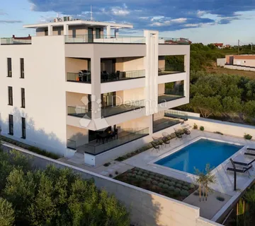 Zadar(Crno)-Luksuzan trosoban stan u prizemlju s bazenom 95 m² - cover