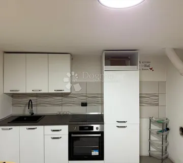 Kuća za najam  - cover