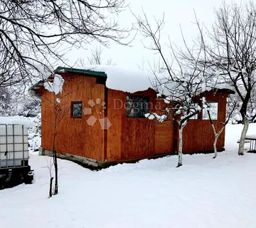 Poljoprivredno zemljište sa kamp kućicom - cover