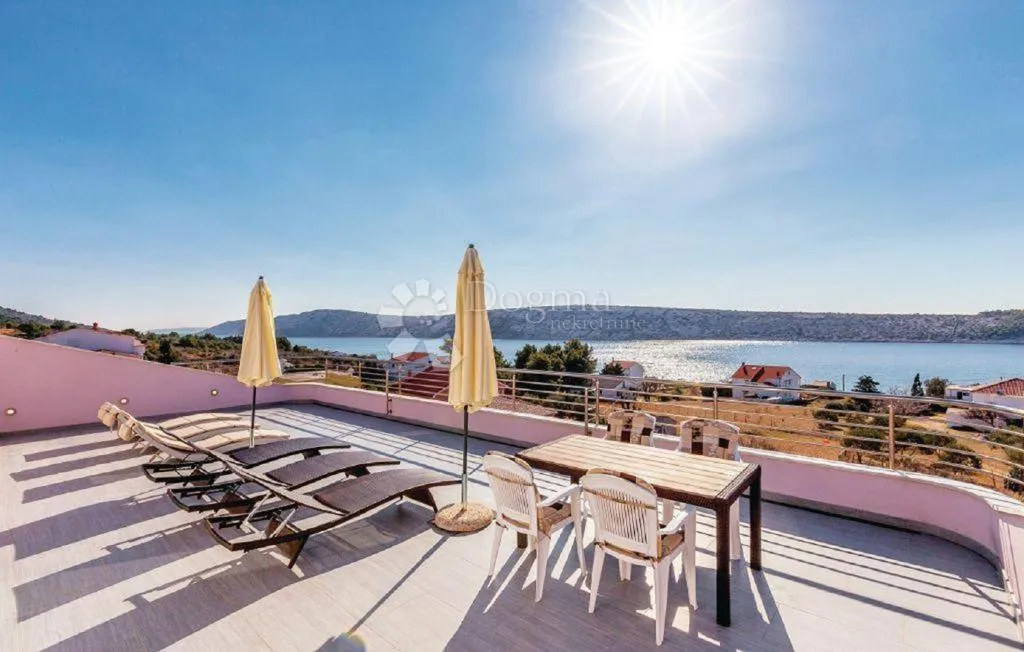 Moderni jednosobni apartman u potkrovlju - cover