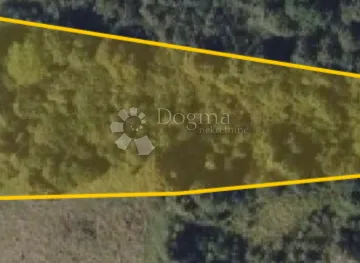Zemljište površine od 4079 m² s građevinskom zonom - cover