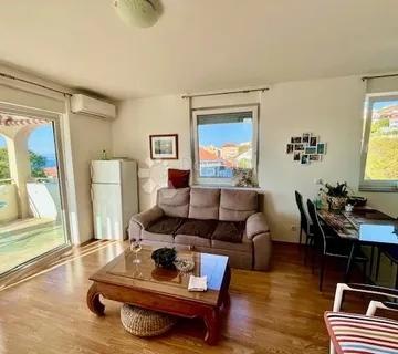 Ekskluzivno samo u Dogmi!CRIKVENICA,stan 70m2 sa terasom i pogledom na more - cover