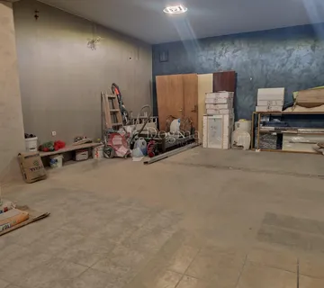 Poslovni prostor 70m2 - frekventna lokacija Vodice - cover