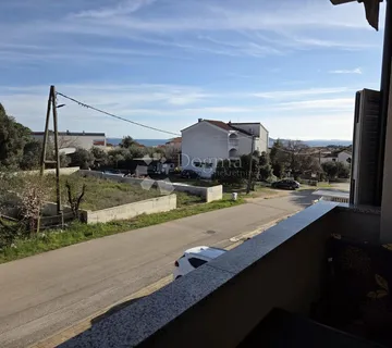 Stan s pogledom na more i parkingom, Pakoštane - cover