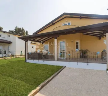 Poreč, izvrsna kuća s bazenom i 4 spavaće sobe, 4 km do mora - cover