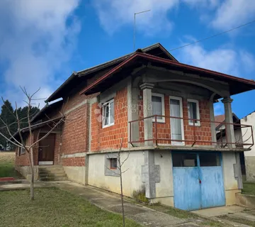 Obiteljska kuća s velikom parcelom u mirnom dijelu Bjelovara - cover