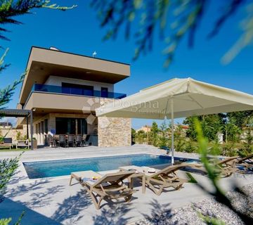Moderna villa s bazenom, saunom i jacuzzijem - cover