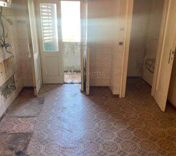 Split – Firule, dvosoban stan za renovaciju, 65 m² - cover
