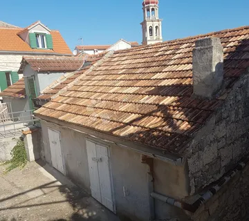 Autentična kamena kuća u srcu Varoša Sutivanskog – kulturno dobro s potencijalom - cover