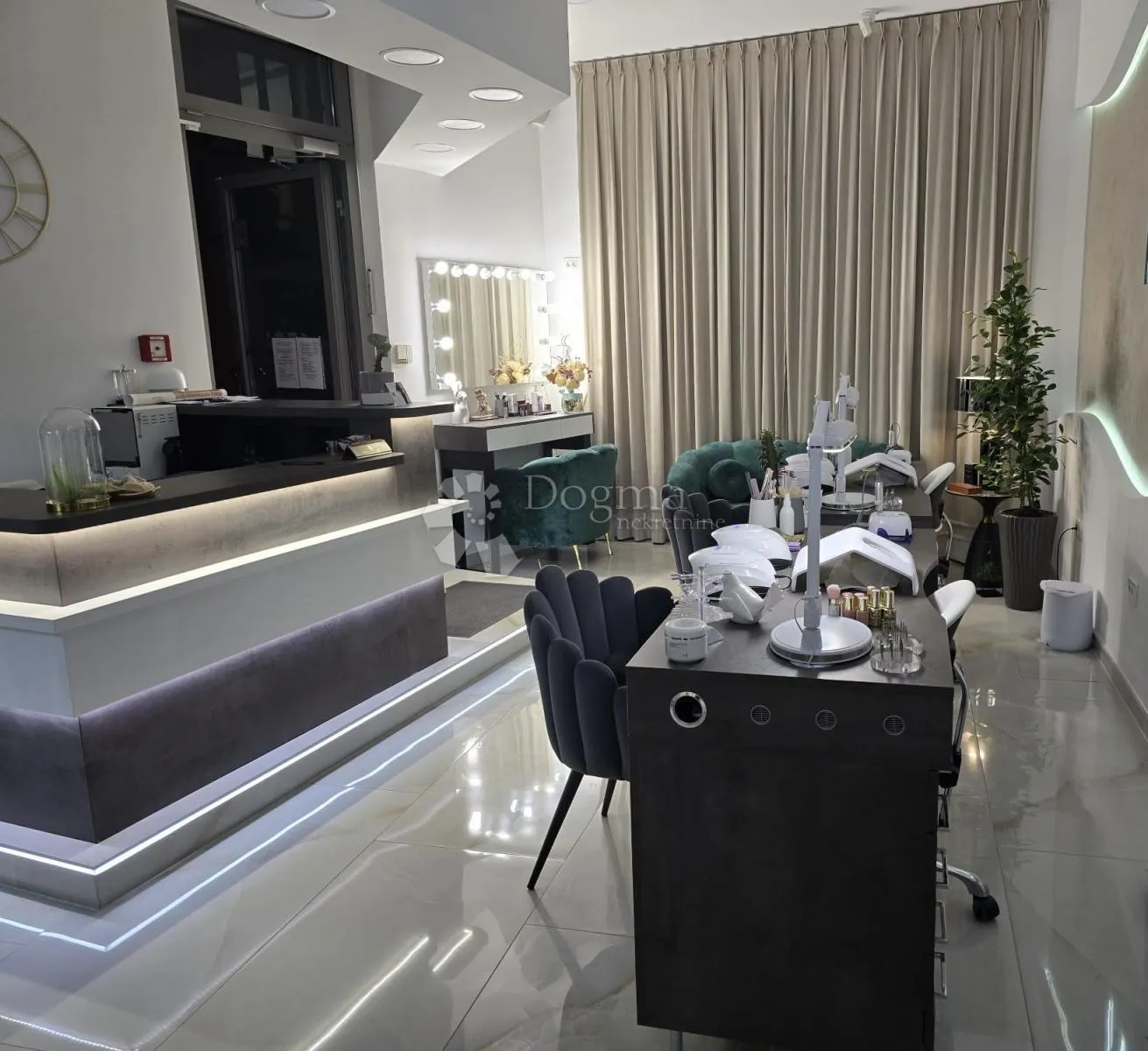 Iznajmljuje se vrhunski opremljen kozmetički salon u srcu grada - cover
