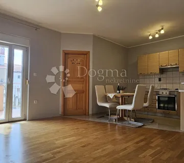 Stan na top lokaciji. Uporabna dozvola. - cover