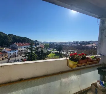 Stan s dvije terase na frekventnoj lokaciji - cover