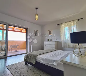 ŠARMANTNA ISTARSKA VILLA OKRUŽENA PRIRODOM - cover