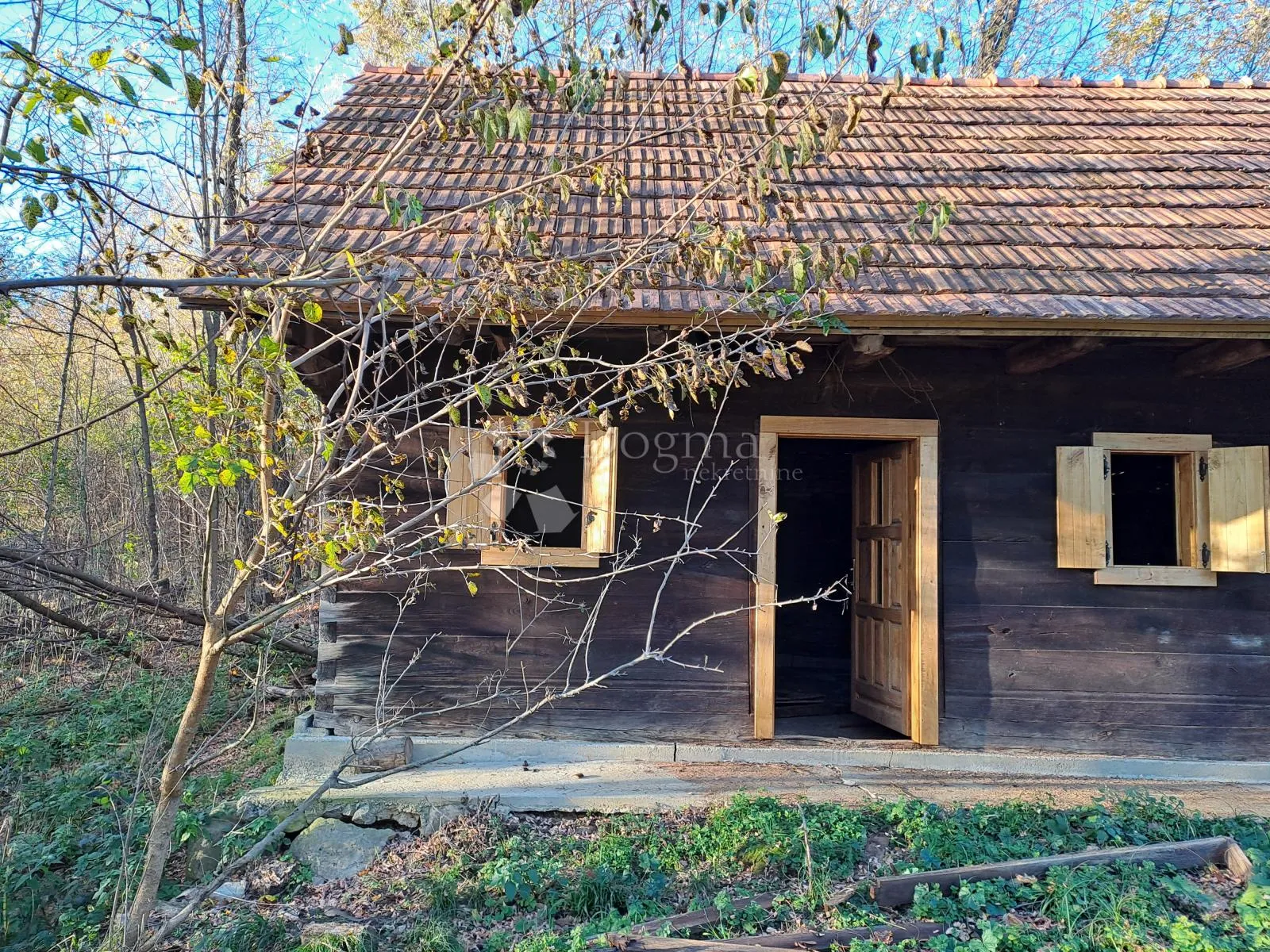 8Ha divljine, novi krov, osama - legalizirano!!! - cover