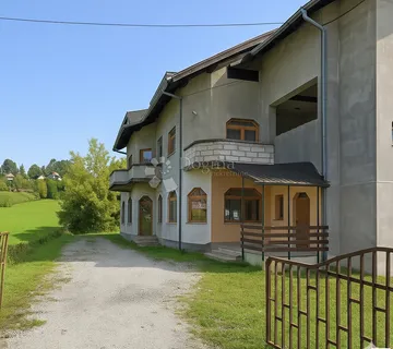 Investicijska kuća s okućnicom u centru Harmice - cover