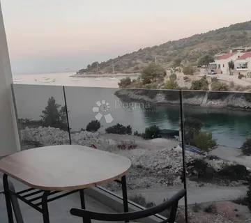 Dvojna kuća sa tri apartmana, Sevid - cover