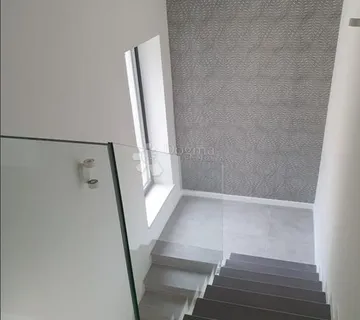 Najam atraktivne ville sa panoramskim pogledom na more - cover