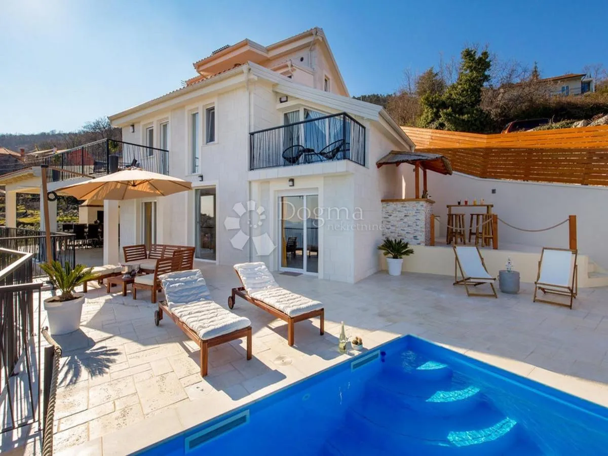 Villa s bazenom, panoramski pogled - cover