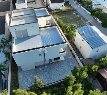 LUKSUZNI TROETAŽNI APARTMAN SA POGLEDOM NA MORE OTOK VIR - cover