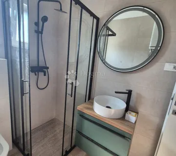 Dvosoban stan u novogradnji-prizemlje s vrtom(30m2) u Trogiru!! - cover