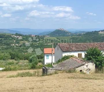 KUĆA ZA ADAPTACIJU SA POGLEDOM NA MOTOVUN - cover