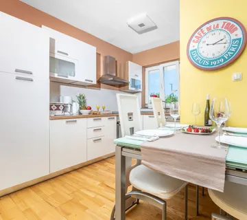 Kostrena stan sa terasom u novijoj gradnji - cover